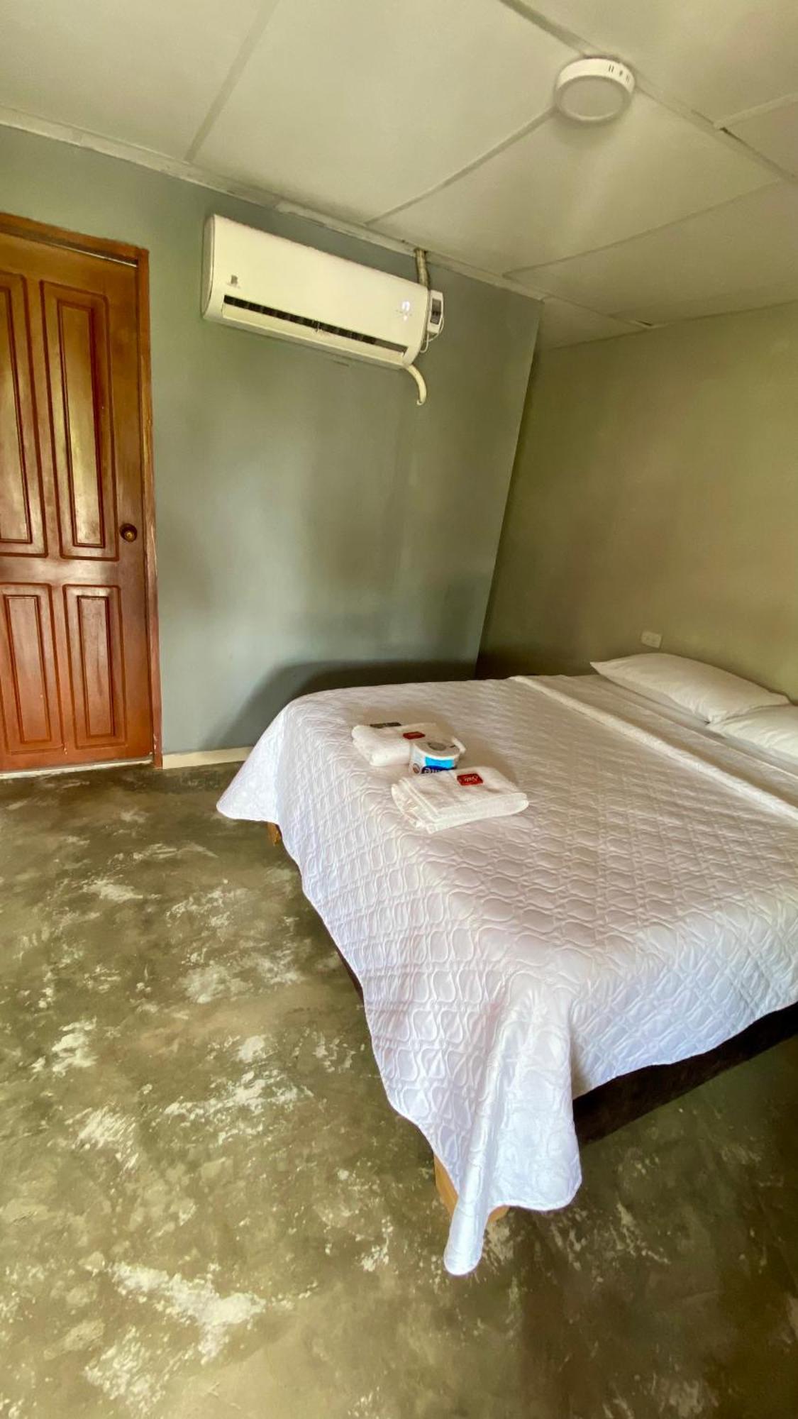 Hostal Castillo Del Mar Camarones 外观 照片